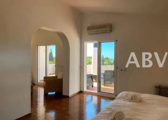Peaceful With Sea View Close To
