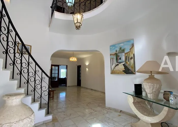 Peaceful With Sea View Close To Villa
