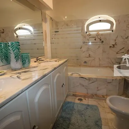 Villa Peaceful With Sea View Close To *